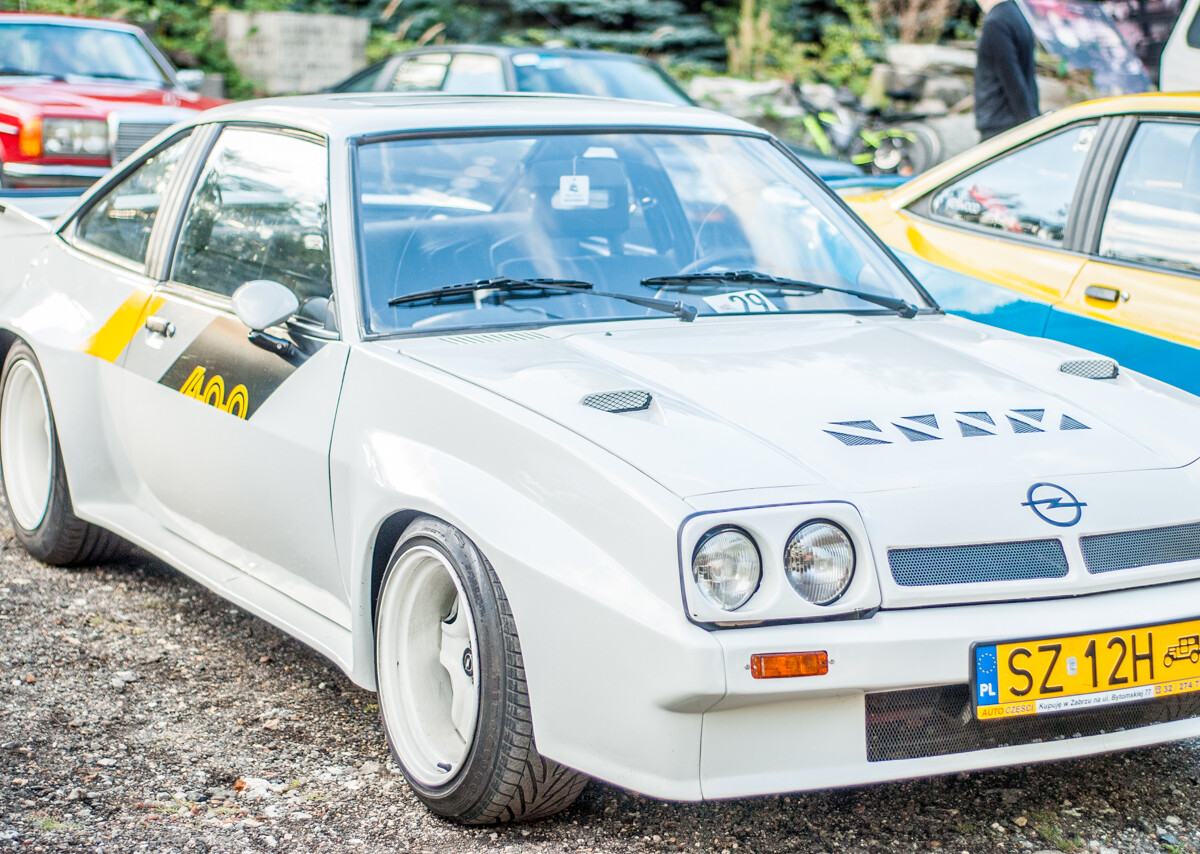 Działo się, oj działo w sobotę w Muzeum PRL-u. Udało nam się dotrzeć w godzinach popołudniowych, aby sfotografować ich ekspozycję oraz świetny zlot zabytkowych samochodów.