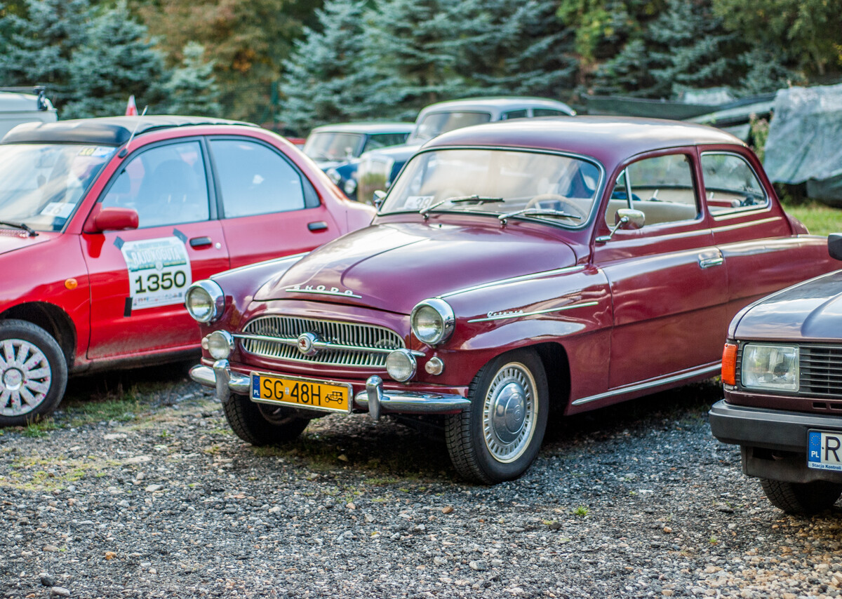 Działo się, oj działo w sobotę w Muzeum PRL-u. Udało nam się dotrzeć w godzinach popołudniowych, aby sfotografować ich ekspozycję oraz świetny zlot zabytkowych samochodów.