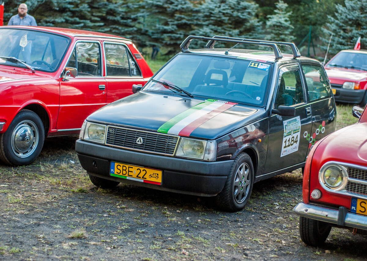 Działo się, oj działo w sobotę w Muzeum PRL-u. Udało nam się dotrzeć w godzinach popołudniowych, aby sfotografować ich ekspozycję oraz świetny zlot zabytkowych samochodów.