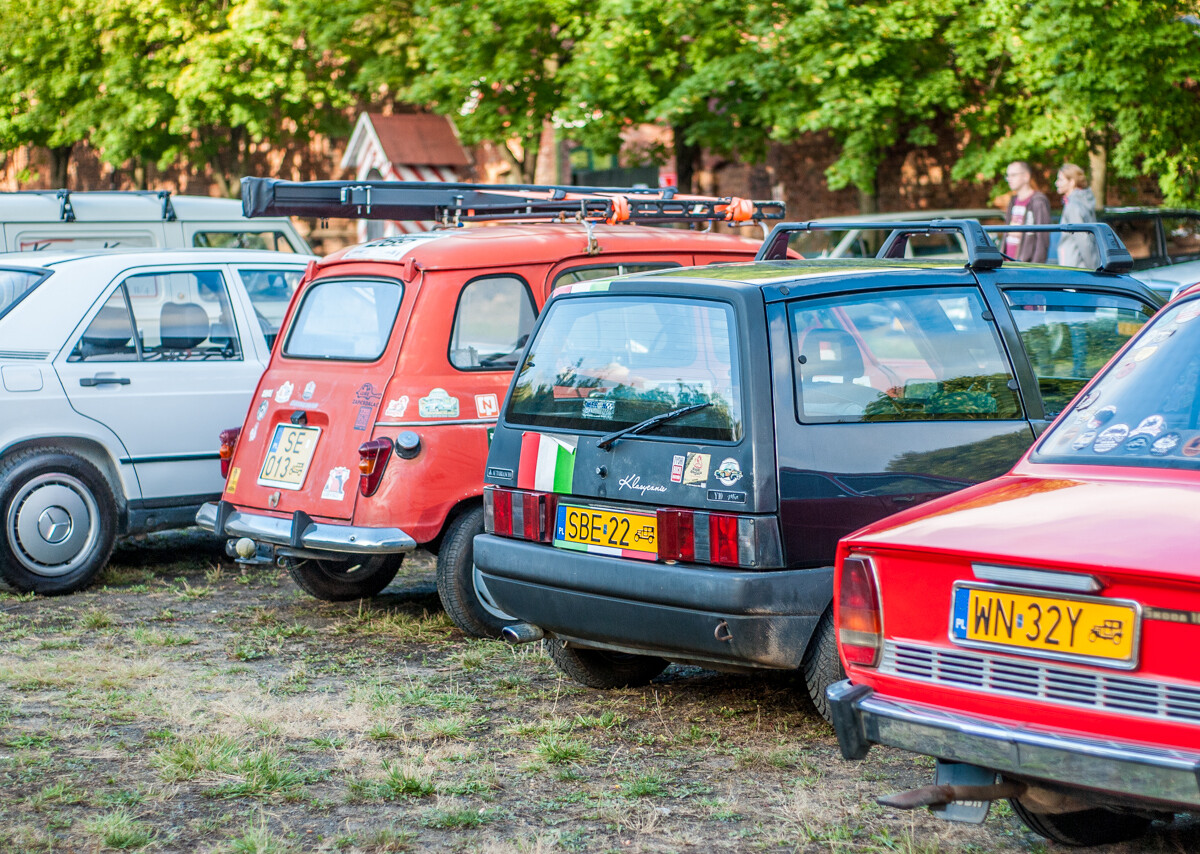 Działo się, oj działo w sobotę w Muzeum PRL-u. Udało nam się dotrzeć w godzinach popołudniowych, aby sfotografować ich ekspozycję oraz świetny zlot zabytkowych samochodów.