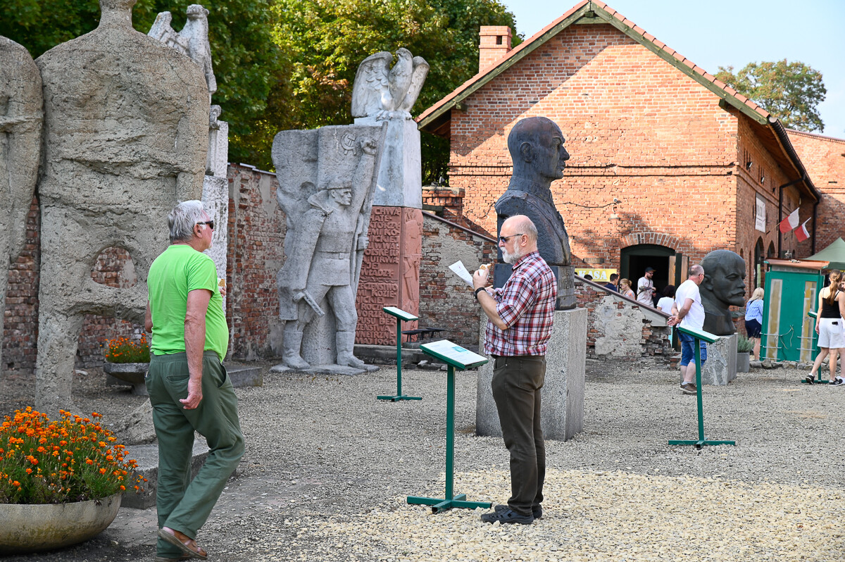 7 września w Muzeum Historii Polski Ludowej odbyła się impreza z okazji końca lata, połączona ze zlotem pojazdów minionej epoki. / fot. Magdalena Ruda