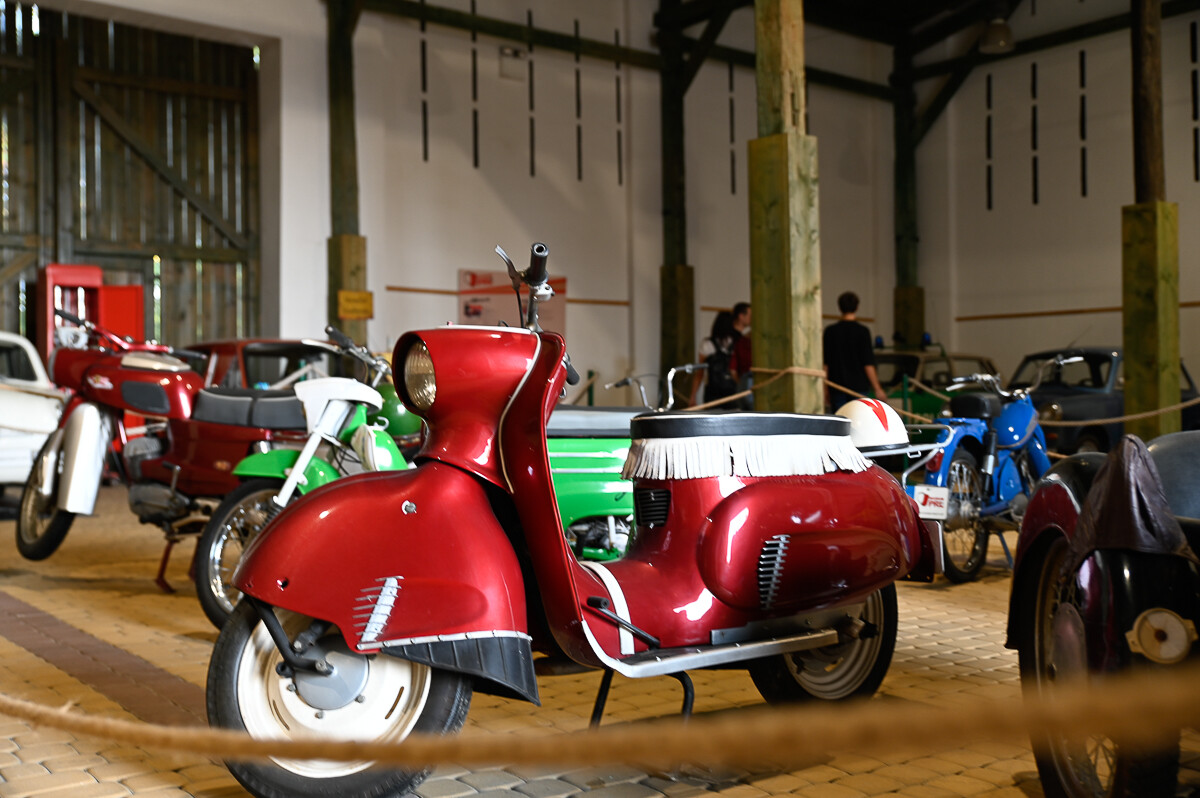 7 września w Muzeum Historii Polski Ludowej odbyła się impreza z okazji końca lata, połączona ze zlotem pojazdów minionej epoki. / fot. Magdalena Ruda