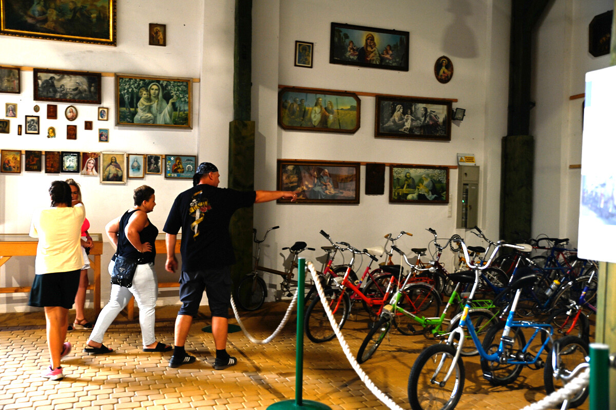 7 września w Muzeum Historii Polski Ludowej odbyła się impreza z okazji końca lata, połączona ze zlotem pojazdów minionej epoki. / fot. Magdalena Ruda