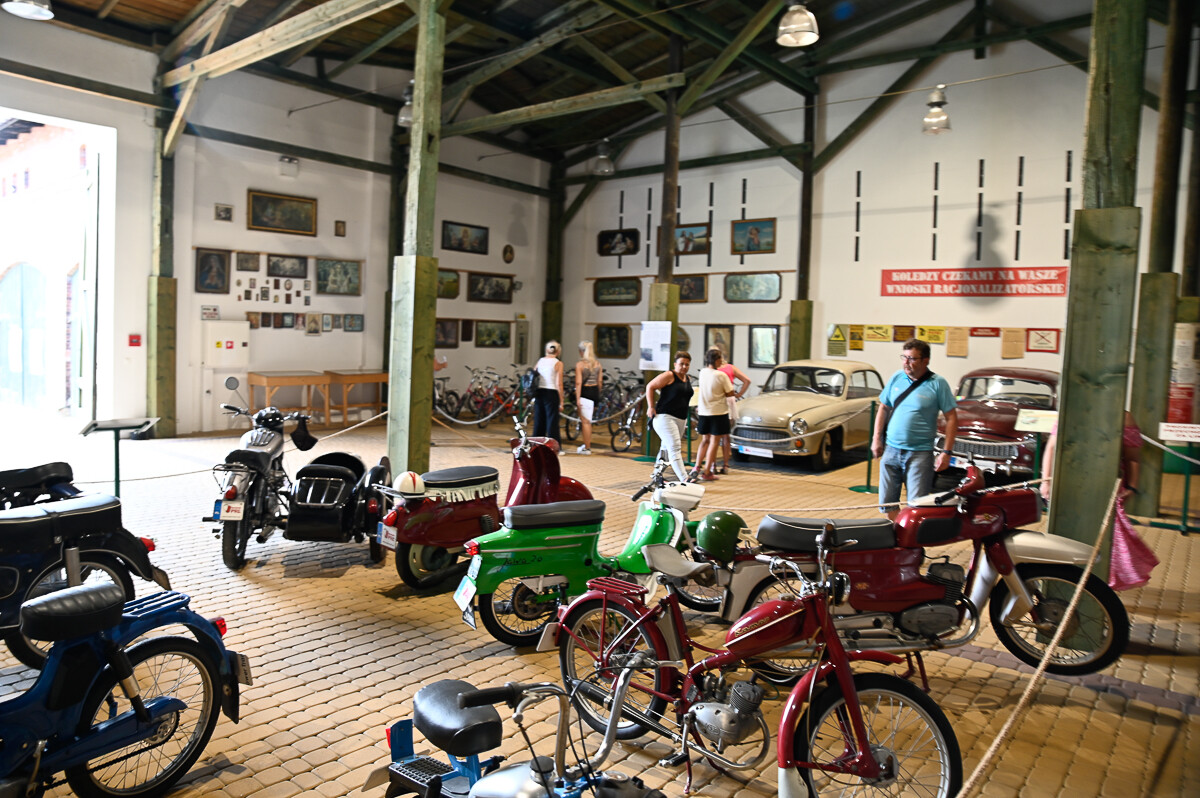 7 września w Muzeum Historii Polski Ludowej odbyła się impreza z okazji końca lata, połączona ze zlotem pojazdów minionej epoki. / fot. Magdalena Ruda