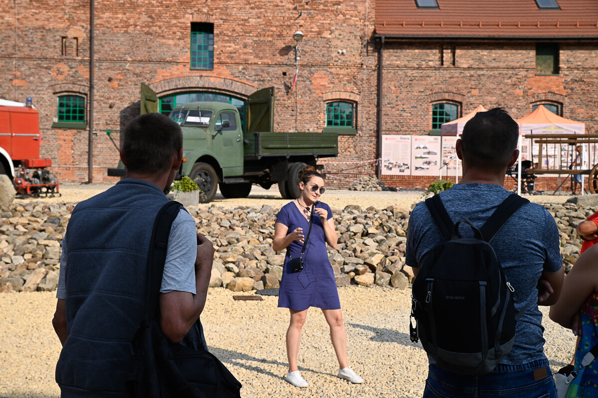 7 września w Muzeum Historii Polski Ludowej odbyła się impreza z okazji końca lata, połączona ze zlotem pojazdów minionej epoki. / fot. Magdalena Ruda