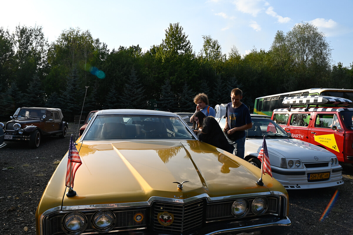 7 września w Muzeum Historii Polski Ludowej odbyła się impreza z okazji końca lata, połączona ze zlotem pojazdów minionej epoki. / fot. Magdalena Ruda