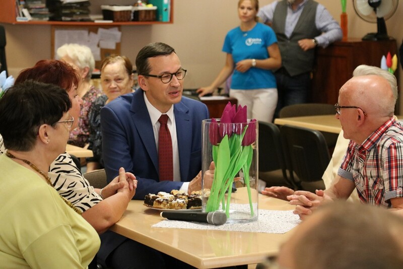 Premier Mateusz Morawiecki odwiedził Dzienny Dom "Senior - Wigor" w Rudzie Śląskiej
