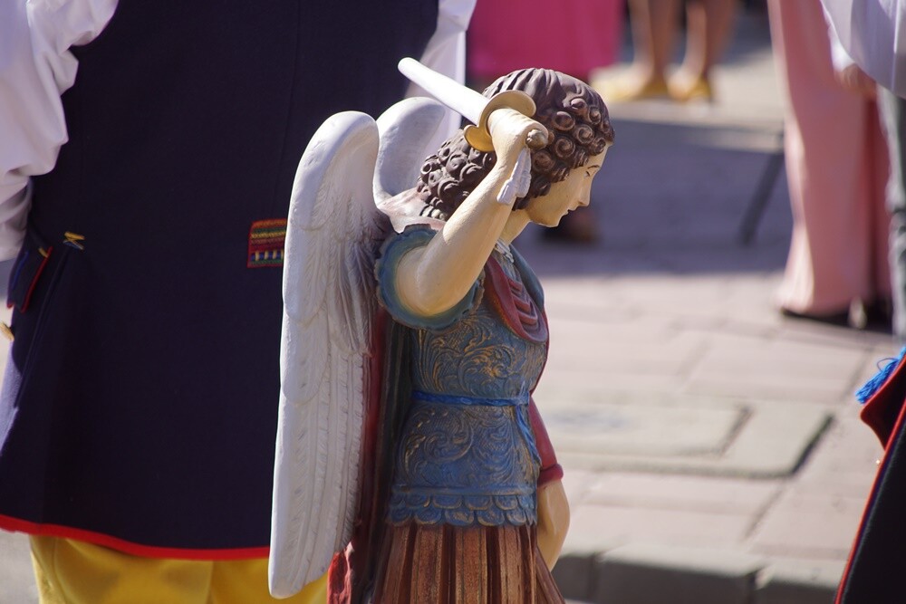 Jak co roku w Lipinach odbyła się procesja Bożego Ciała w tradycyjnych śląskich strojach. W tym roku dopisała pogoda i było bardzo dużo osób.