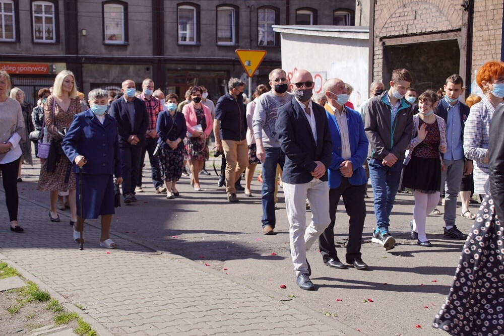 Jak co roku w Lipinach odbyła się procesja Bożego Ciała w tradycyjnych śląskich strojach. W tym roku dopisała pogoda i było bardzo dużo osób.