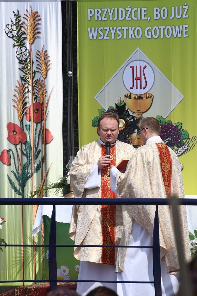 Ulicami wszystkich dzielnic naszego miasta przeszły dzisiaj procesje z okazji obchodów Uroczystości Najświętszego Ciała i Krwi Chrystusa.

fot. Jacek Knapik