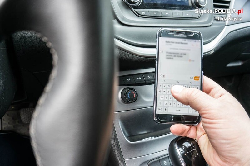 Prowadzisz pojazd? Odłóż telefon! Trwa akcja "Łapki" na kierownicę