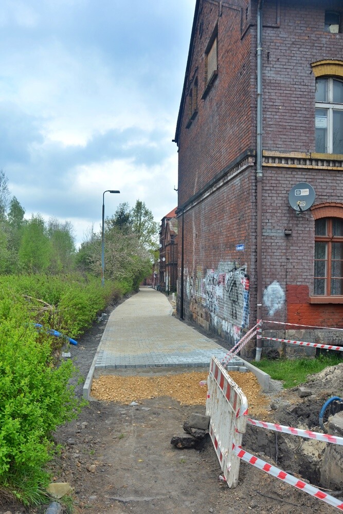 Trwa uporządkowywanie terenu przed dworcem kolejowym w dzielnicy Chebzie. Na inwestycję zostało przyznane dofinansowanie z Rządowego Funduszu Rozwoju Dróg. Jak wygląda postęp prac?

fot. Jacek Knapik