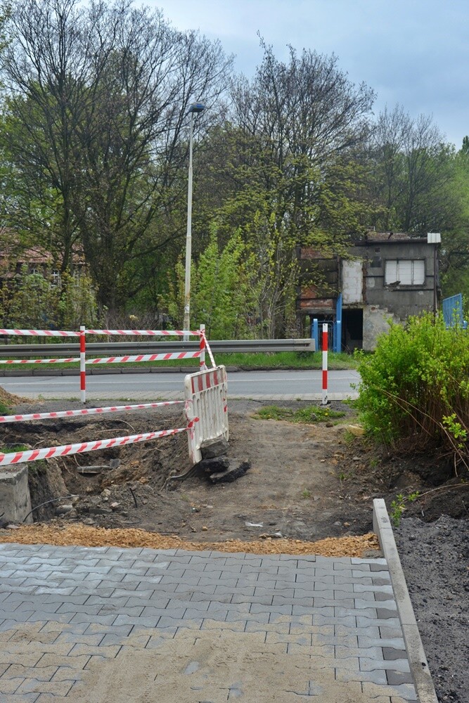 Trwa uporządkowywanie terenu przed dworcem kolejowym w dzielnicy Chebzie. Na inwestycję zostało przyznane dofinansowanie z Rządowego Funduszu Rozwoju Dróg. Jak wygląda postęp prac?

fot. Jacek Knapik
