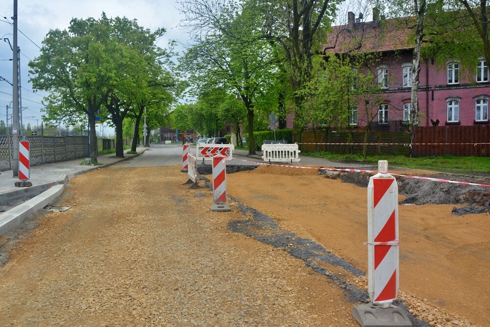 Trwa uporządkowywanie terenu przed dworcem kolejowym w dzielnicy Chebzie. Na inwestycję zostało przyznane dofinansowanie z Rządowego Funduszu Rozwoju Dróg. Jak wygląda postęp prac?

fot. Jacek Knapik