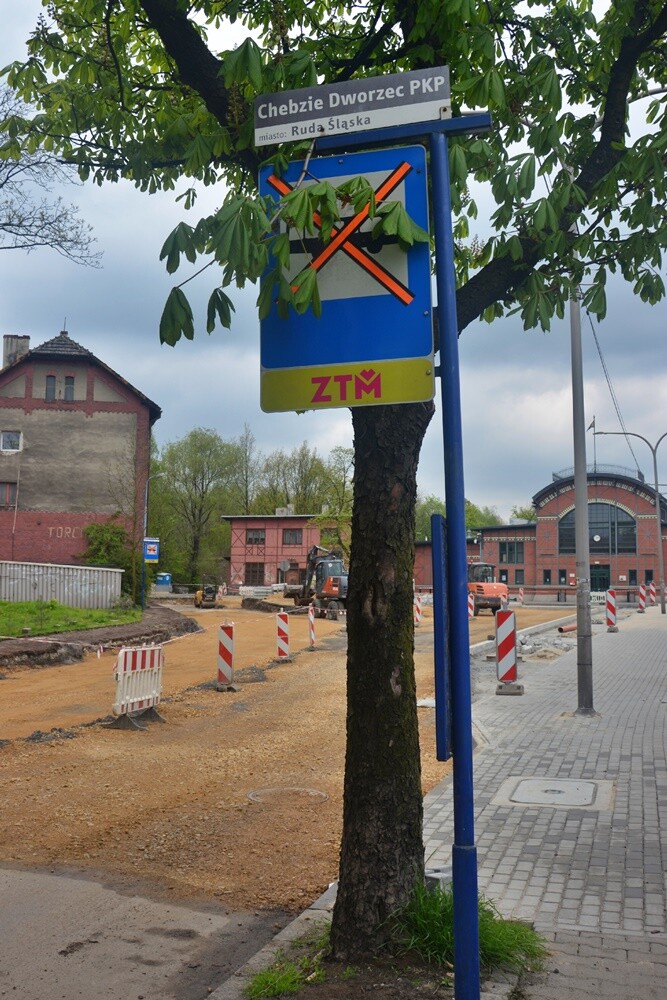 Trwa uporządkowywanie terenu przed dworcem kolejowym w dzielnicy Chebzie. Na inwestycję zostało przyznane dofinansowanie z Rządowego Funduszu Rozwoju Dróg. Jak wygląda postęp prac?

fot. Jacek Knapik