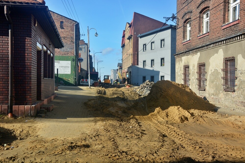 Od jesieni ubiegłego roku trwa modernizacja ul. Janasa w dzielnicy Ruda. Aktualnie trwa przebudowa kanalizacji na ostatnim fragmencie tej ulicy. Na jakim etapie są prace?

fot. Jacek Knapik
