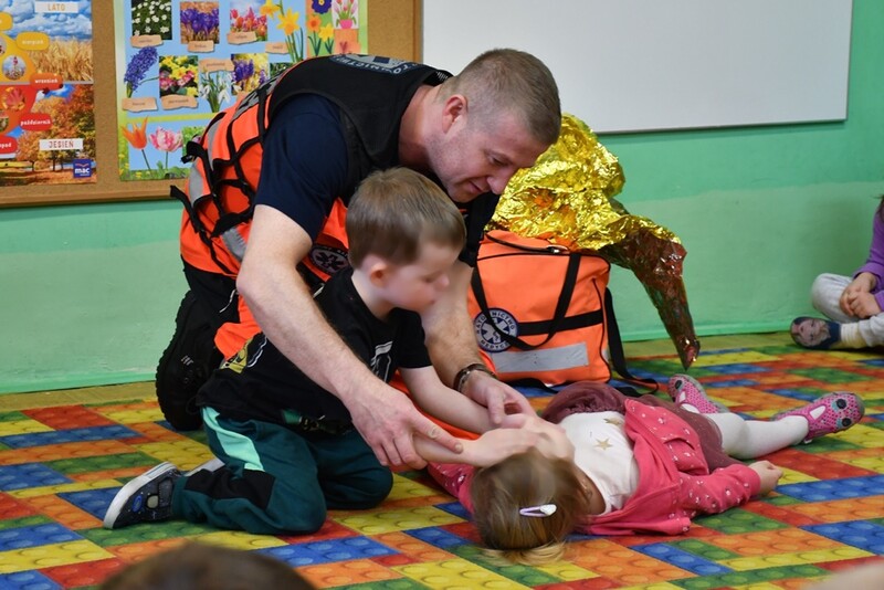 Przedszkolaki wiedzą, jak uratować komuś życie. Odbyli szkolenie z pierwszej pomocy
