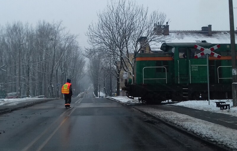 Przejazd kolejowy na Hallera bez rogatek