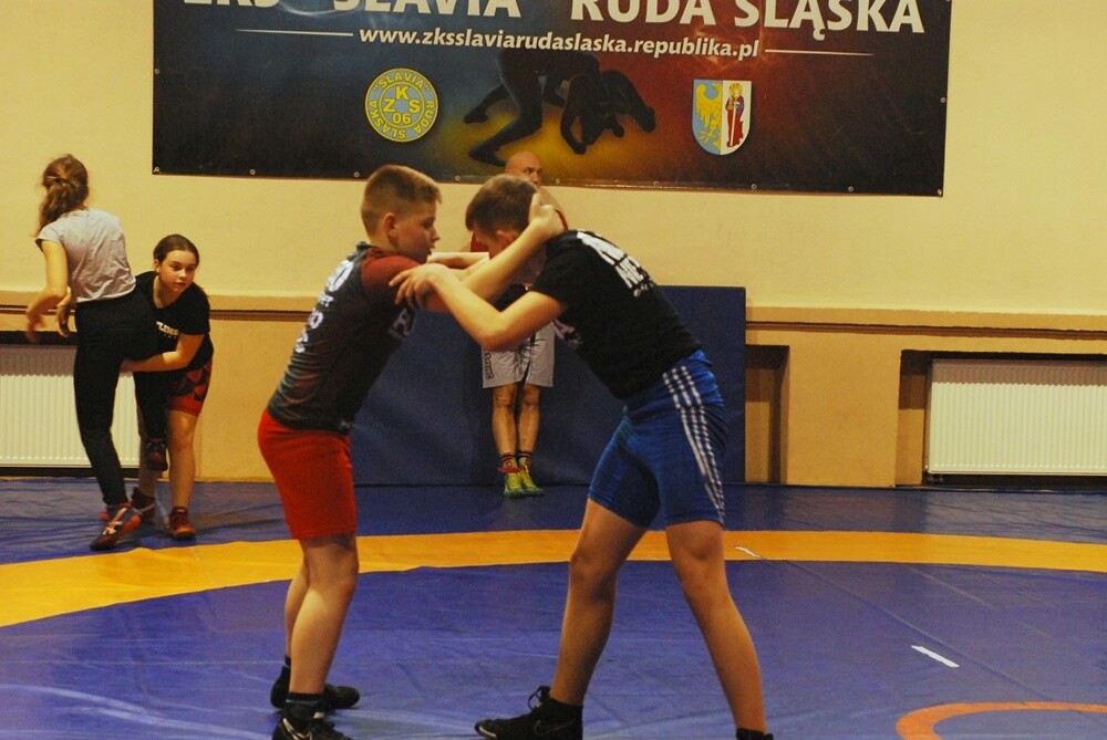 Strażacy z PSP zorganizowali zbiórkę funduszy na rzecz zapaśników ze Slavii. Udało im się zebrać prawie 12 tys. zł!