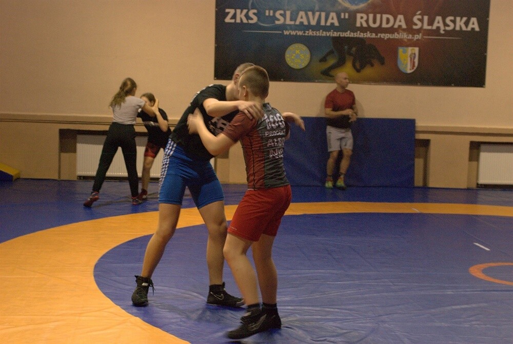 Strażacy z PSP zorganizowali zbiórkę funduszy na rzecz zapaśników ze Slavii. Udało im się zebrać prawie 12 tys. zł!