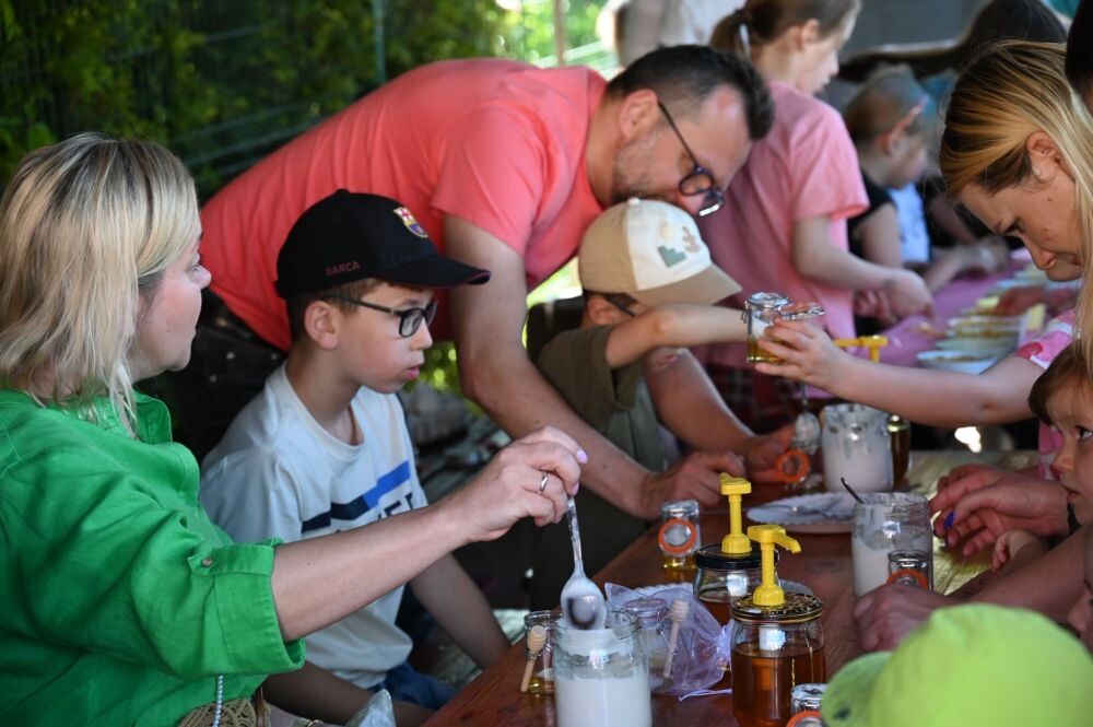 Zapach świeżego chleba i mnóstwo radości – za nami rodzinny piknik przy piekaroku!/fot. FB Michał Pierończyk
