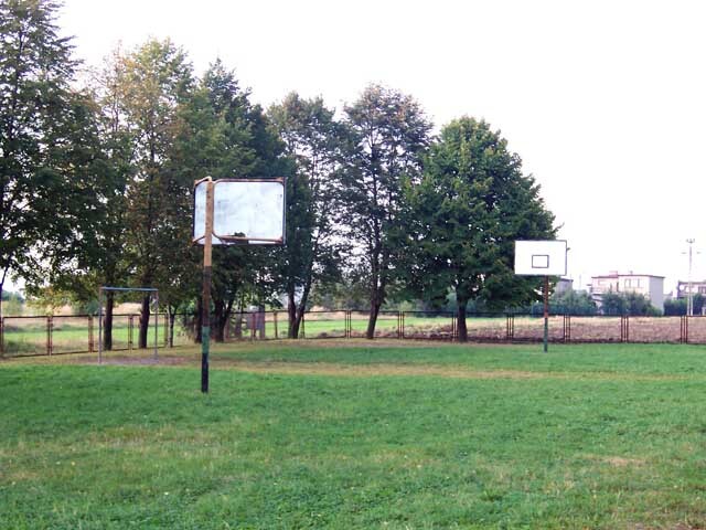 Rowień-Folwarki - Boisko Zespołu Szkolno-Przedszkolnego nr 9 - ul. Rybnicka