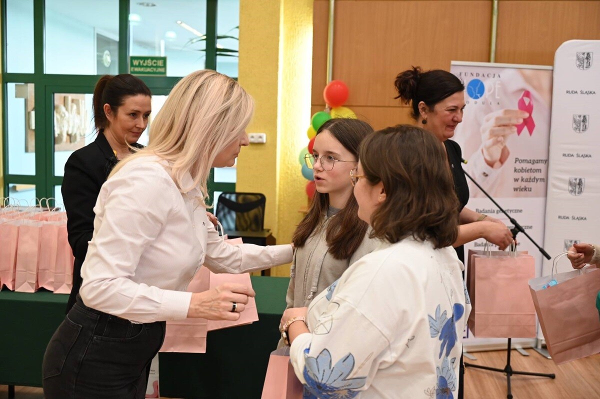 "Różowe Skrzyneczki" w rudzkich szkołach – walka z tabu menstruacyjnym