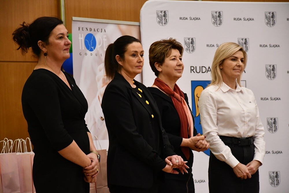 "Różowe Skrzyneczki" w rudzkich szkołach – walka z tabu menstruacyjnym