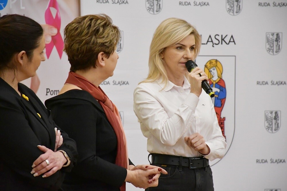 "Różowe Skrzyneczki" w rudzkich szkołach – walka z tabu menstruacyjnym