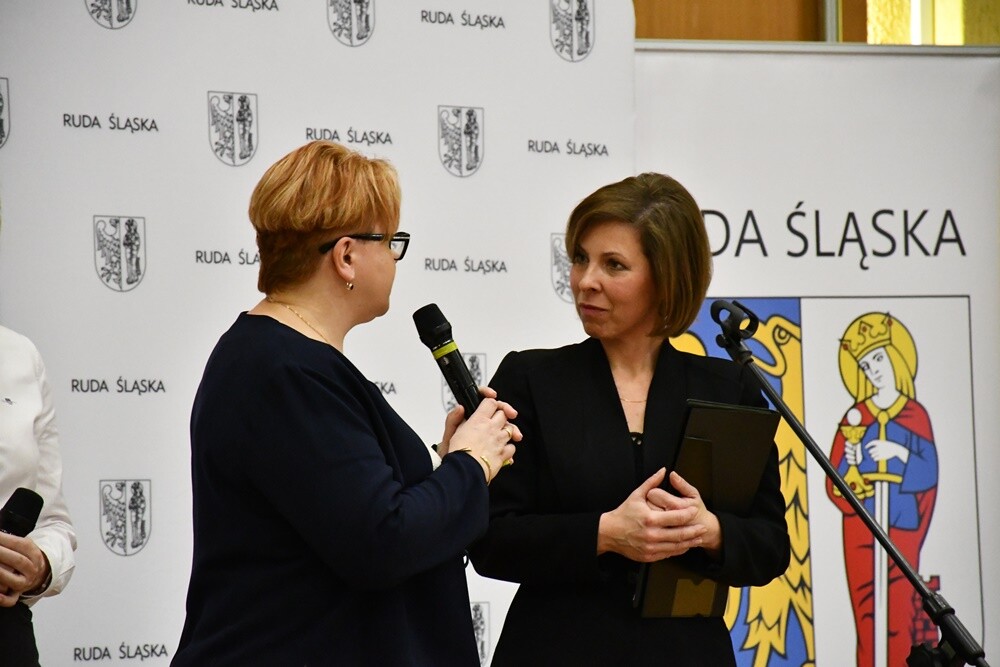 "Różowe Skrzyneczki" w rudzkich szkołach – walka z tabu menstruacyjnym