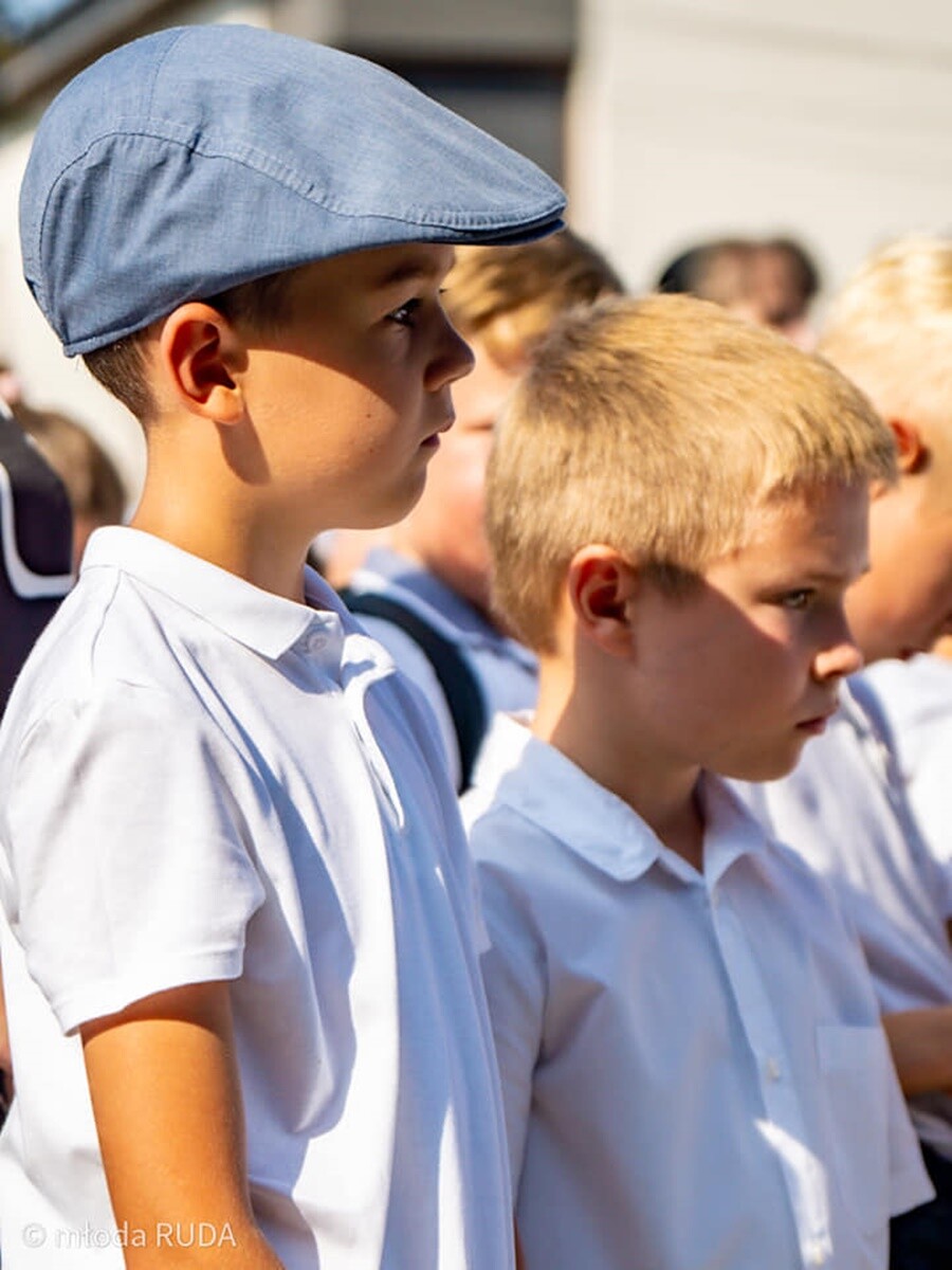 Rozpoczęcie roku szkolnego w Szkole Podstawowej nr 17. / fot. Młoda Ruda