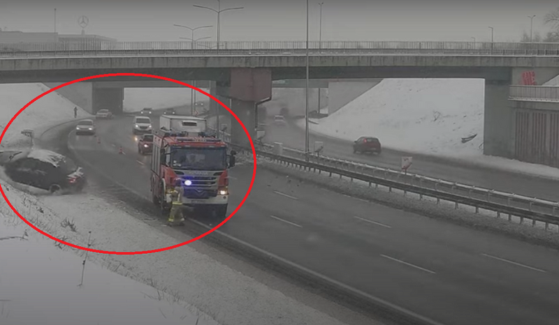 Ruda Śląska: Na "zakręcie mistrzów" doszło do dwóch zdarzeń drogowych [FILM]