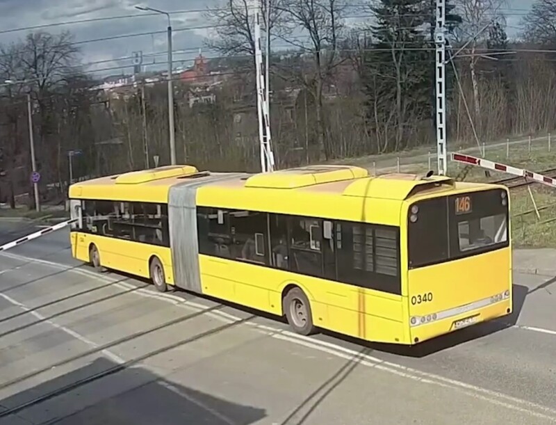Ruda Śląska: Niebezpieczny manewr kierowcy autobusu komunikacji miejskiej
