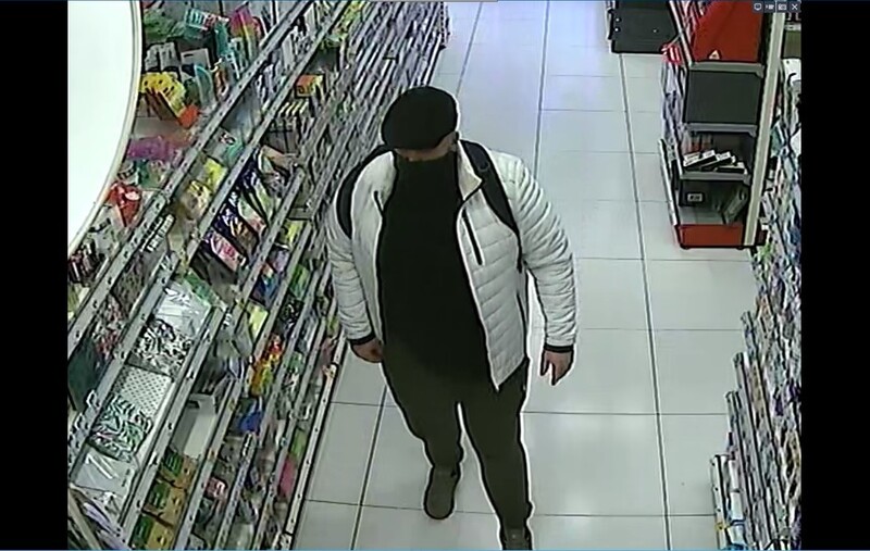 Ruda Śląska: Policja poszukuje sprawców kradzieży artykułów kosmetycznych