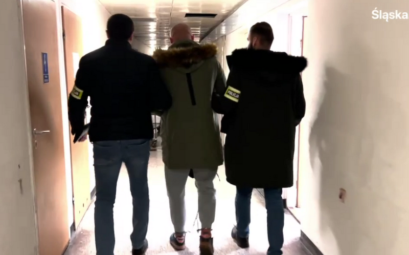 Ruda Śląska: Policjanci odnaleźli w garażu 28-latka - 12 kg marihuany, broń i amunicję