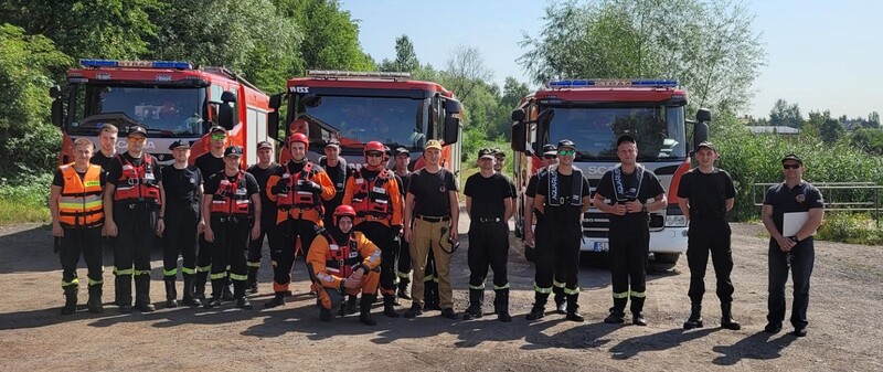 Rudzcy strażacy ćwiczyli na zbiorniku "Staw Kokotek". Zobaczcie zdjęcia