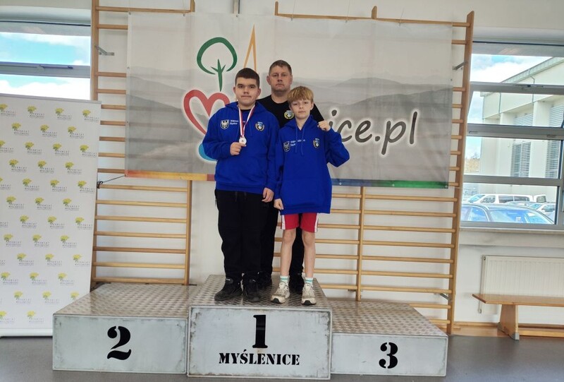 Rudzcy zapaśnicy na podium podczas Memoriału Zapaśniczego w Myślenicach
