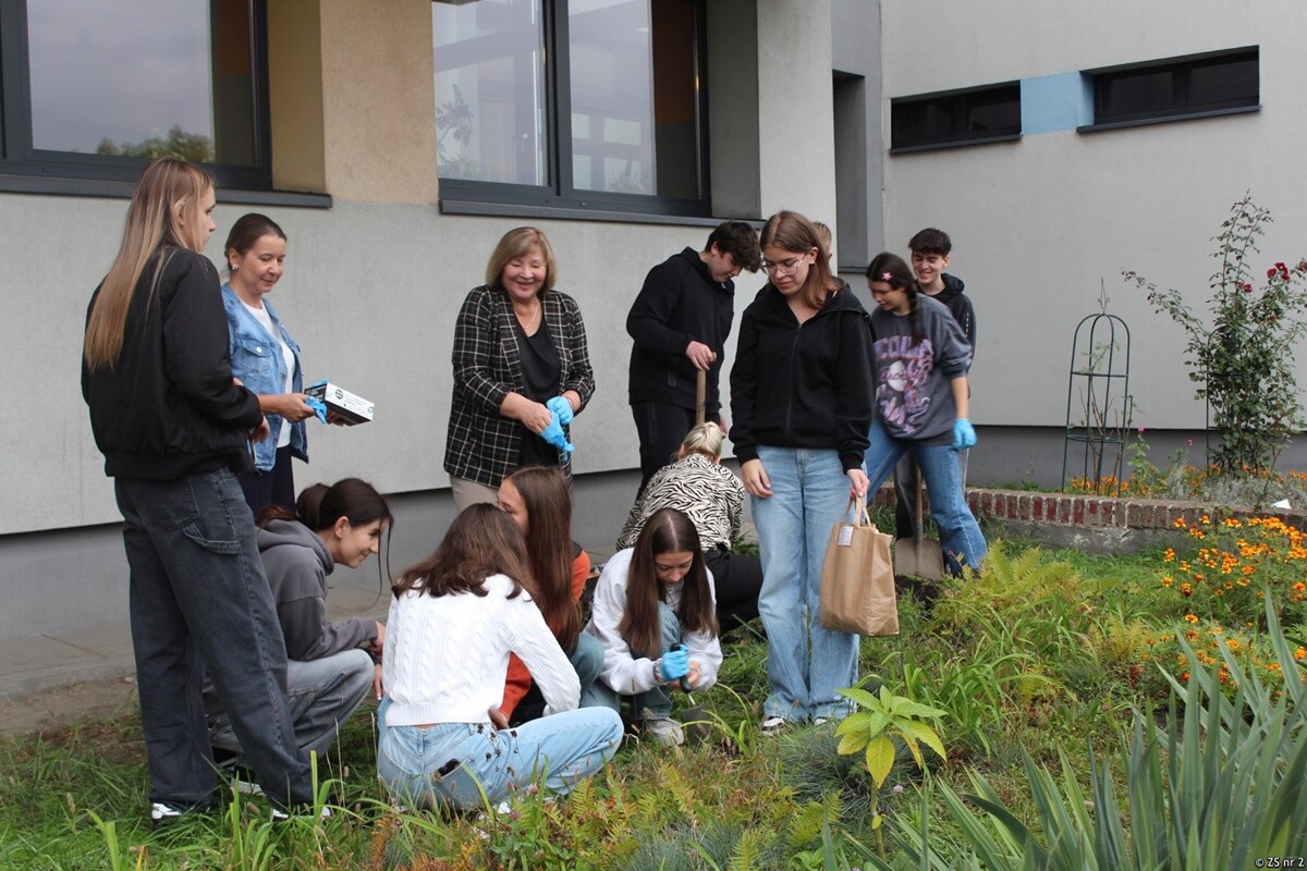 Rudzka akcja „Pola nadziei” i konferencja o godnym życiu i umieraniu. / FOT. UM Ruda Śląska / ZS nr 2