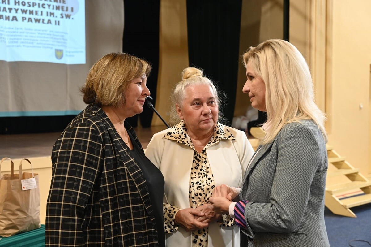 Rudzka akcja „Pola nadziei” i konferencja o godnym życiu i umieraniu. / FOT. UM Ruda Śląska / ZS nr 2