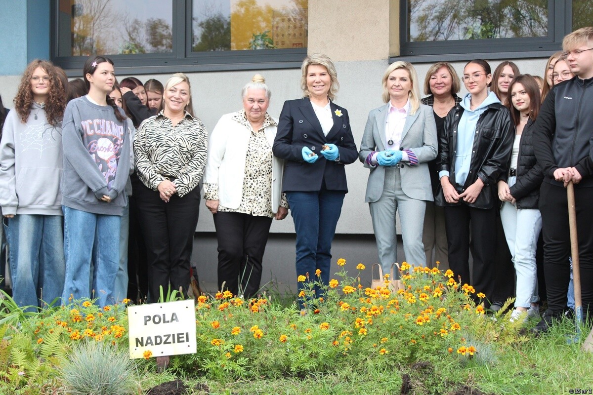 Rudzka akcja „Pola nadziei” i konferencja o godnym życiu i umieraniu. / FOT. UM Ruda Śląska / ZS nr 2