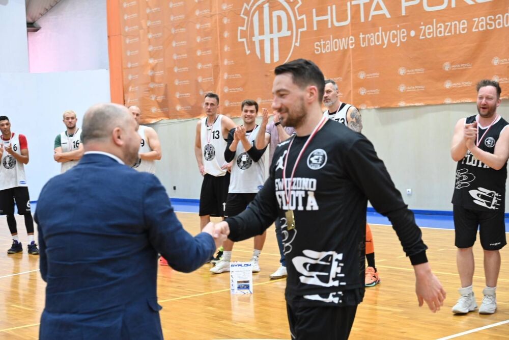 Kolejny sezon Rudzkiej Amatorskiej Ligi Koszykówki zakończony!/fot. FB Michał Pierończyk