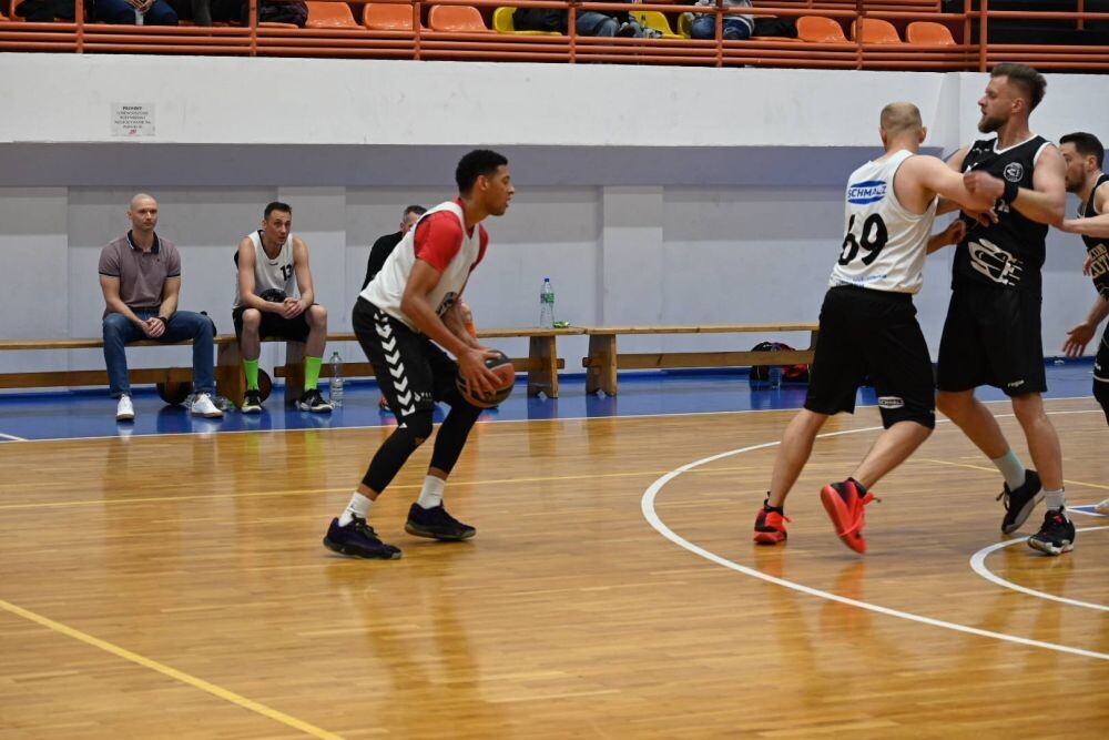 Kolejny sezon Rudzkiej Amatorskiej Ligi Koszykówki zakończony!/fot. FB Michał Pierończyk