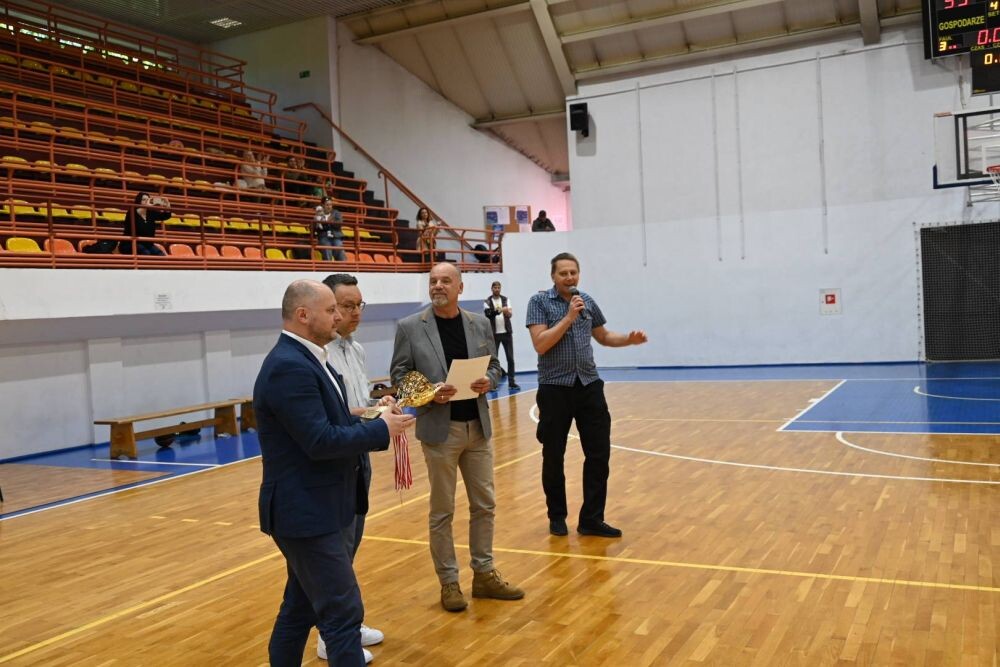 Kolejny sezon Rudzkiej Amatorskiej Ligi Koszykówki zakończony!/fot. FB Michał Pierończyk