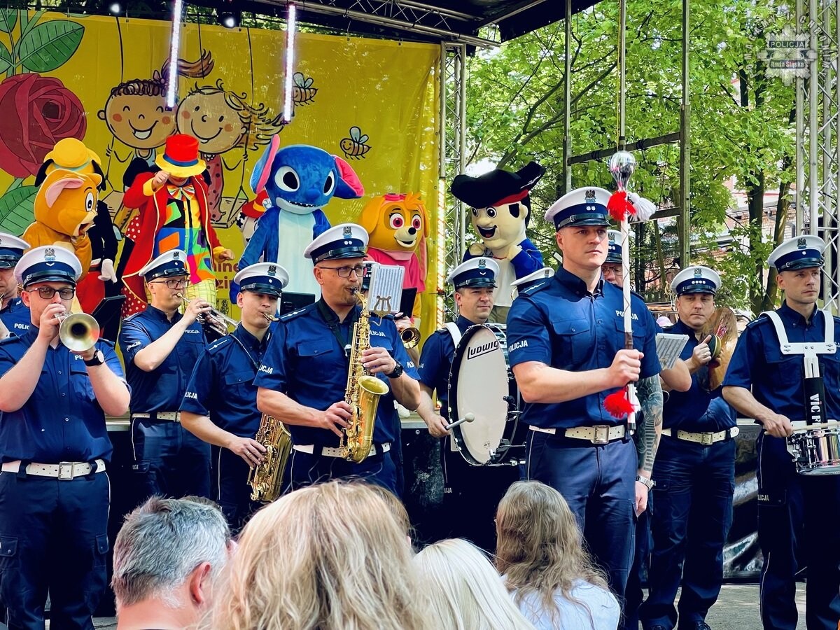 Rudzki Dzień Dziecka był pełen atrakcji – policyjne stoisko przyciągnęło tłumy / fot. KMP Ruda Śląska