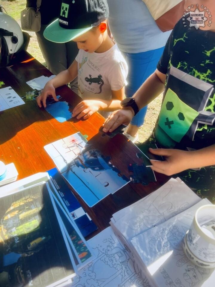 Rudzki Dzień Dziecka był pełen atrakcji – policyjne stoisko przyciągnęło tłumy / fot. KMP Ruda Śląska