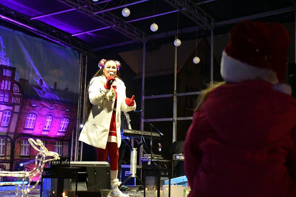 Wystartował Rudzki Jarmark Świąteczny! Na rudzkim rynku rozbłysła miejska choinka i zapachniało świętami. fot. Jacek Knapik