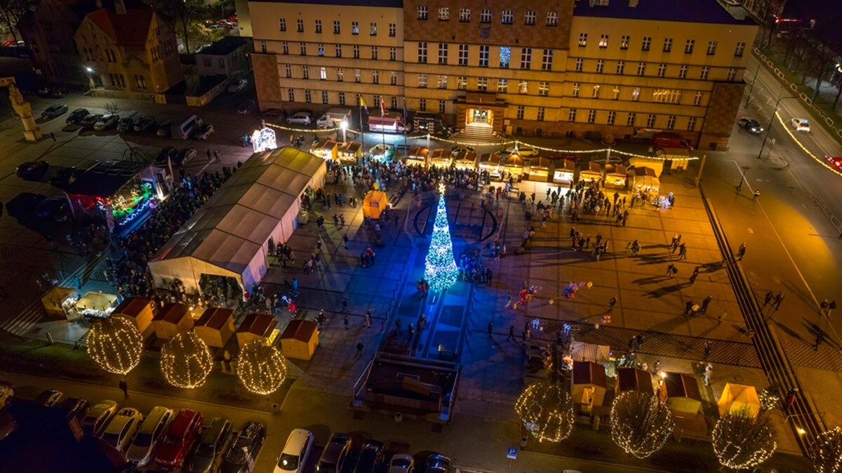 Świąteczna atmosfera w sercu Rudy Śląskiej – Jarmark Świąteczny przyciąga tłumy/ fot. Marek i Krzysztof Faber
