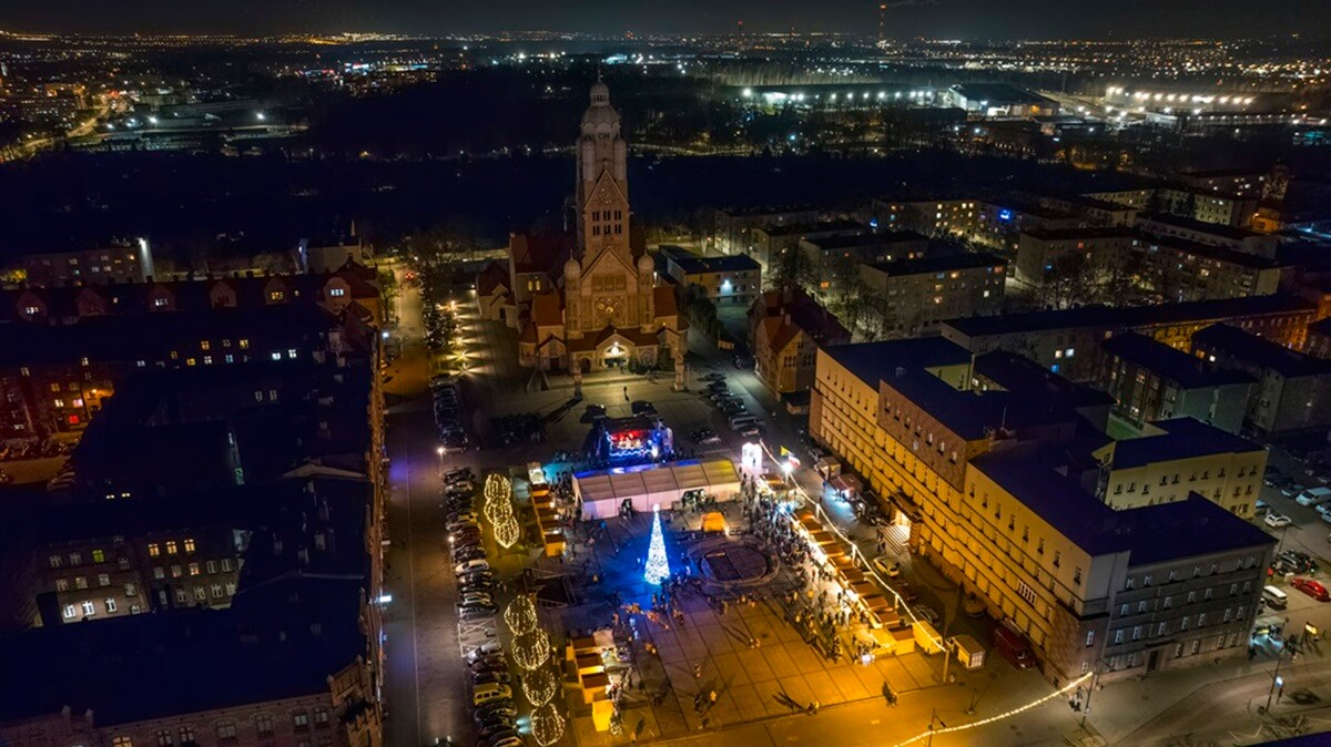 Świąteczna atmosfera w sercu Rudy Śląskiej – Jarmark Świąteczny przyciąga tłumy/ fot. Marek i Krzysztof Faber
