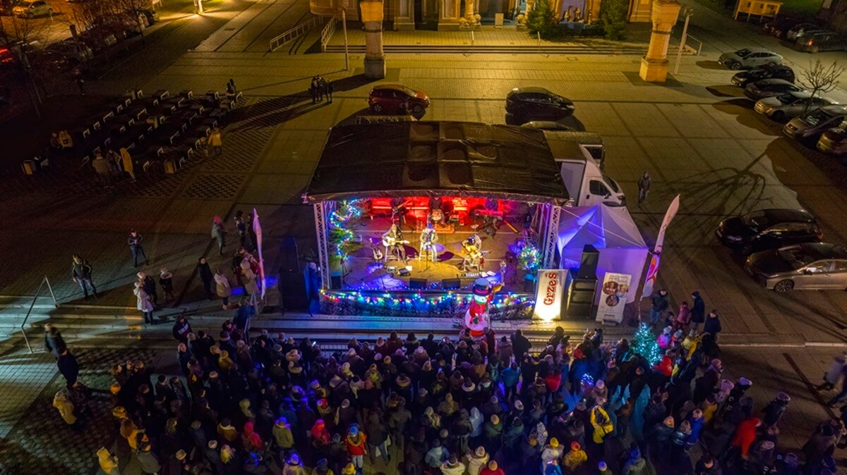 Świąteczna atmosfera w sercu Rudy Śląskiej – Jarmark Świąteczny przyciąga tłumy/ fot. Marek i Krzysztof Faber