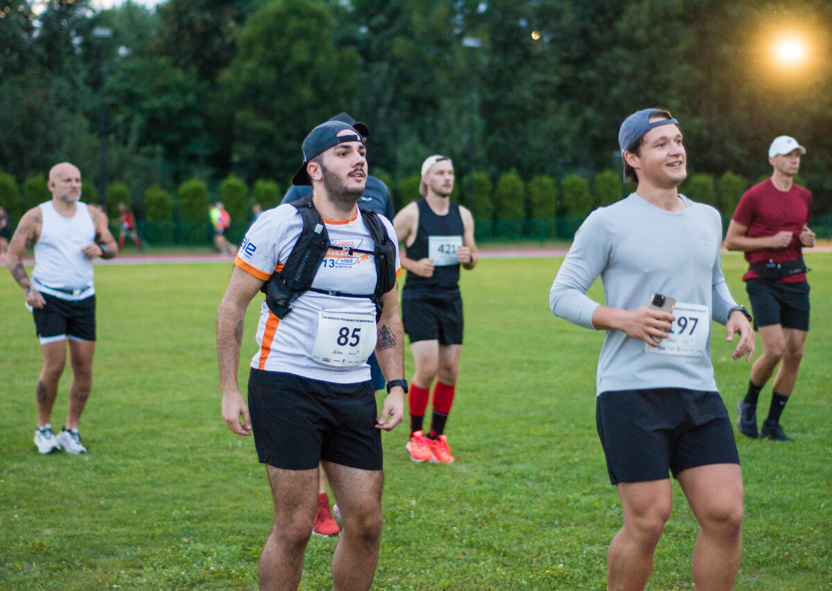 Za nami kolejna odsłona Rudzkiego Półmaratonu Industrialnego, setki uczestników pobiegło nocną porą przez nasze miasto. Byliśmy i my, mamy zdjęcia!
